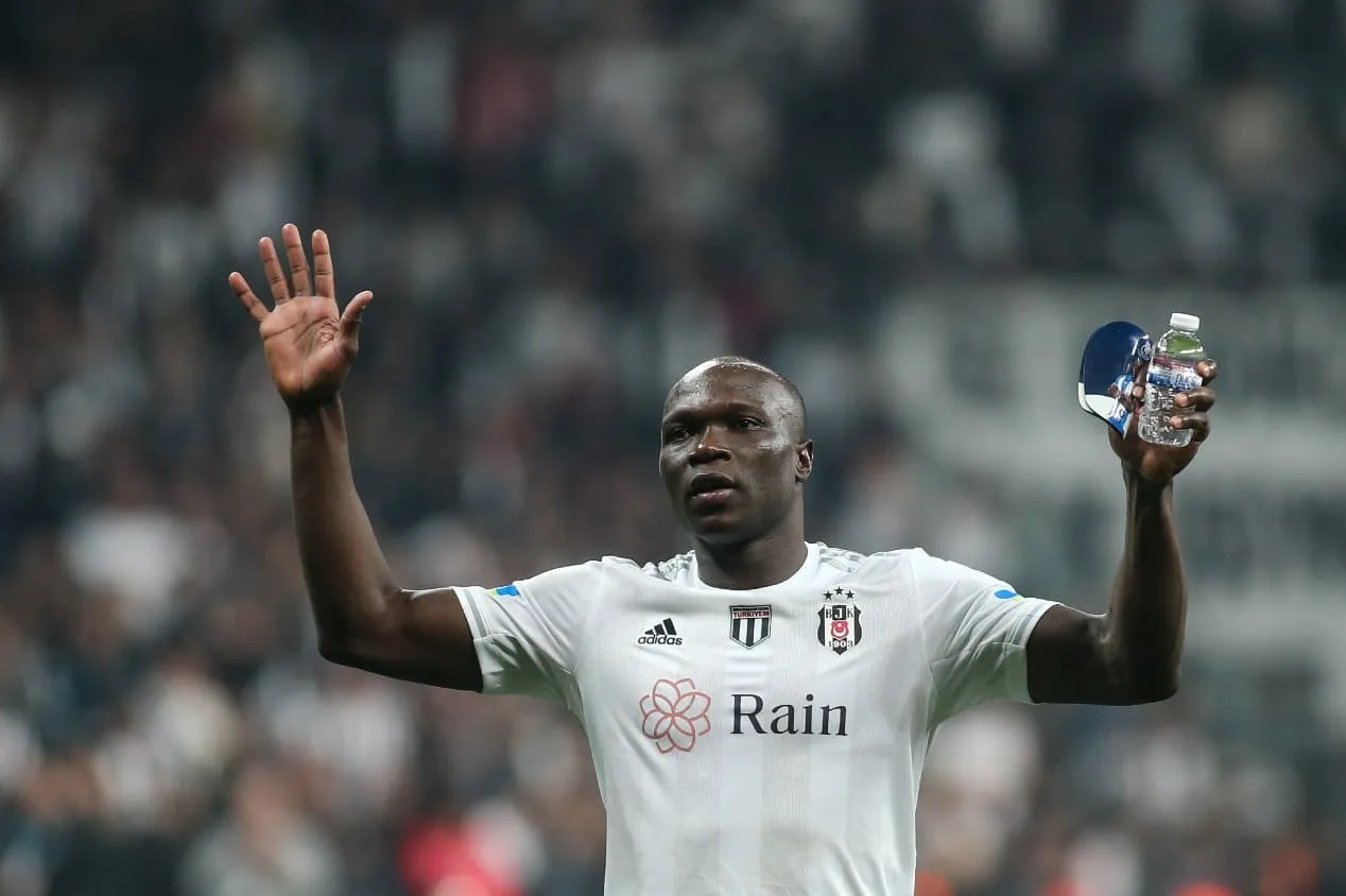 Oferecido ao Corinthians, Aboubakar já foi comandado por Mano Menezes