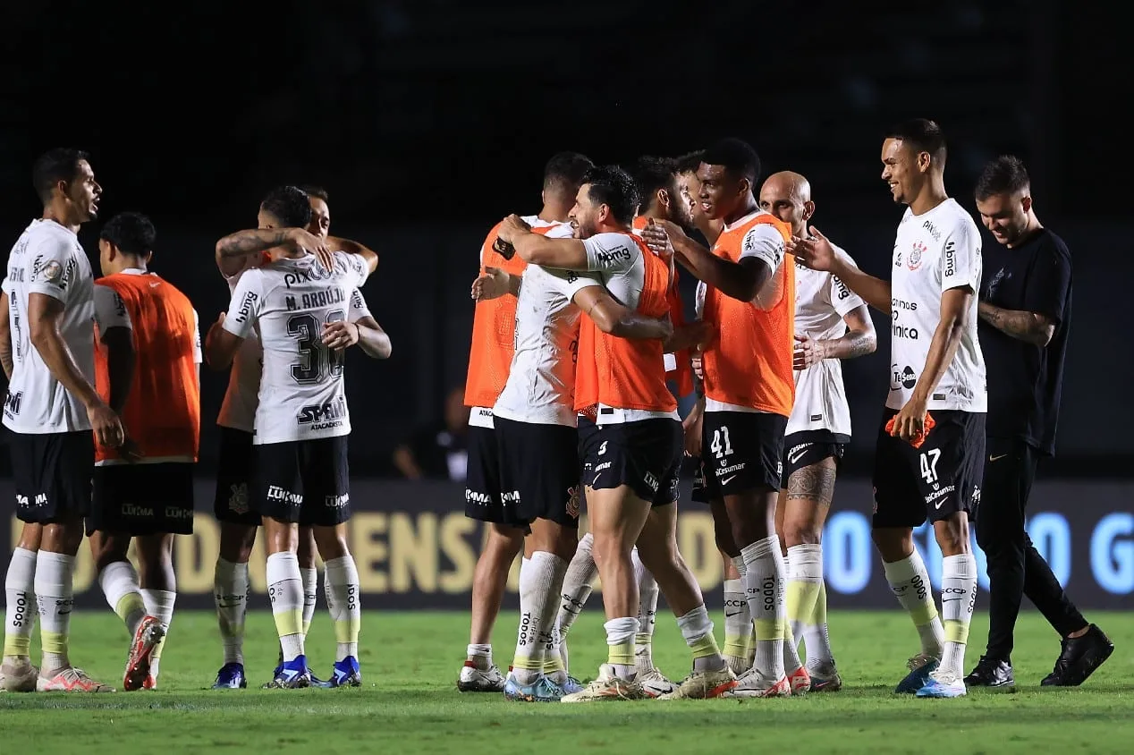 Corinthians precisa de um time mais qualificado para 2024, segundo Velloso