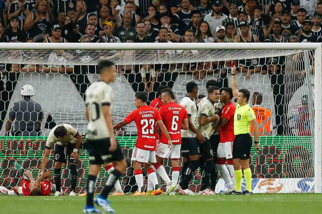 “Corinthians foi um time horrível em casa”, Ronaldo Giovaneli pede reformulação