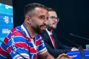 Corinthians se distancia de ‘chapéu’ no Palmeiras por meio-campista