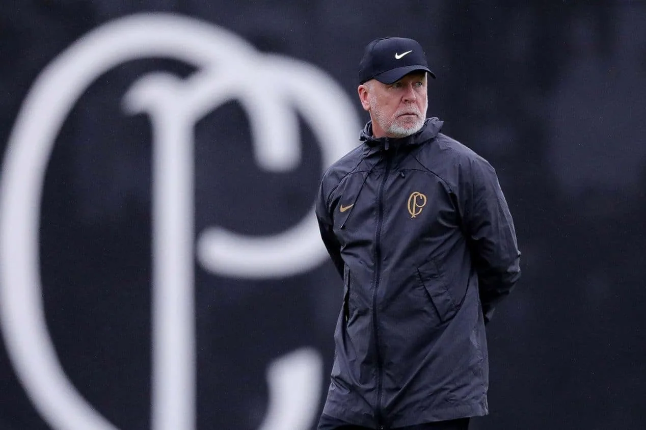 Cuiabá emite nota de repúdio contra Mano Menezes, técnico do Corinthians: “Preconceituoso”