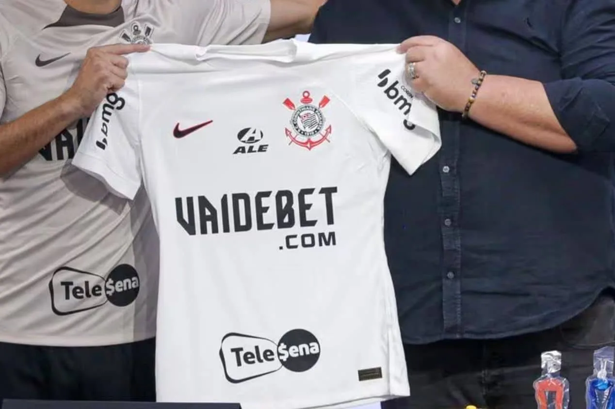 Mauro Cezar dispara contra patrocínio milionário do Corinthians: “Falta transparência”