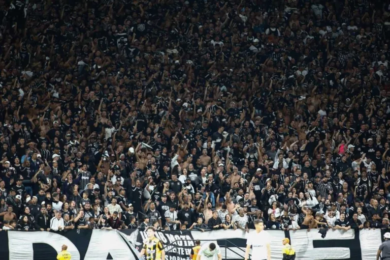 Craque Neto exalta atitude dos torcedores do Corinthians