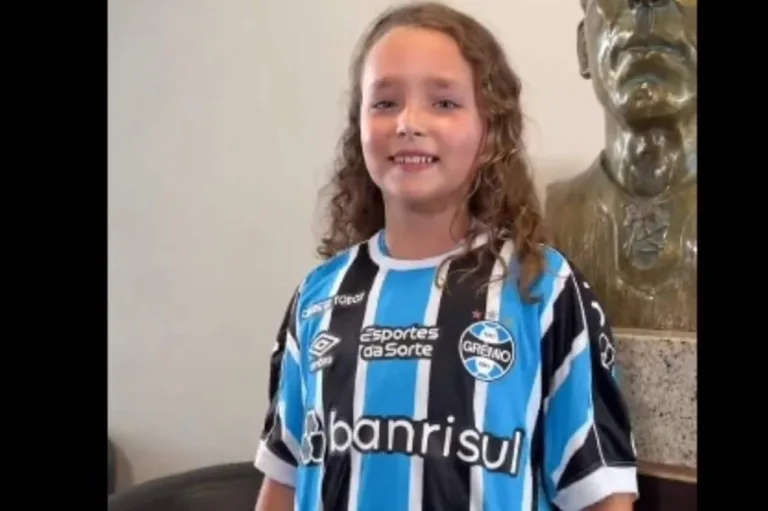 Criança torcedora do Grêmio pede camisa de Soteldo e tamanho serve; confira
