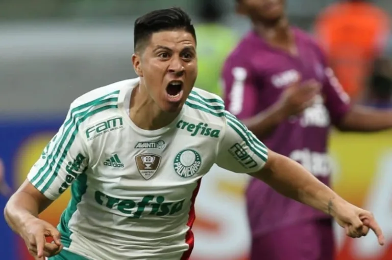 Campeão brasileiro pelo Palmeiras, Cristaldo entra na mira de clube da Série C