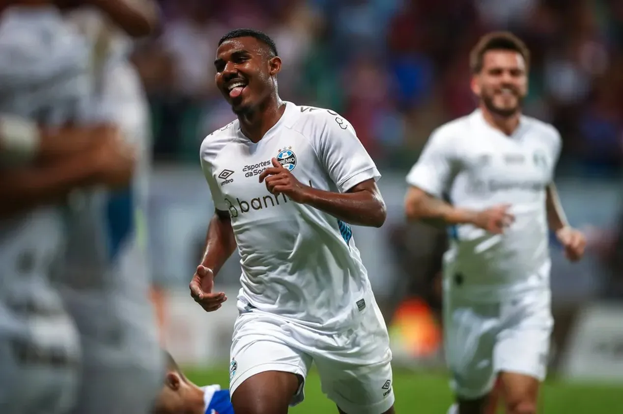 Torino prepara oferta de R$ 8 milhões por Cuiabano, do Grêmio