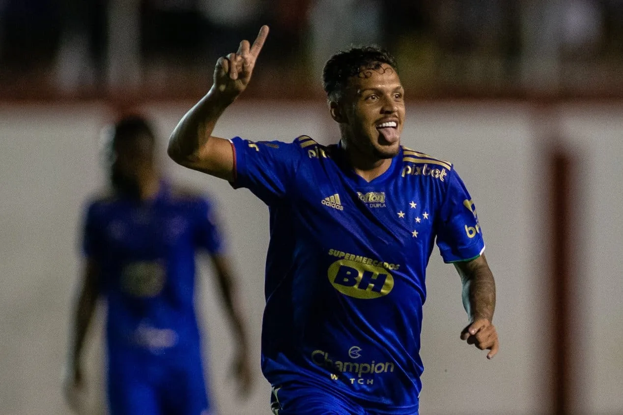 Vitória ou Coritiba: Nicola detalha situação de jogador do Cruzeiro