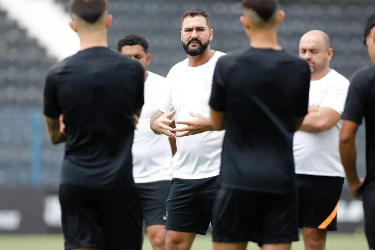 Danilo tem futuro incerto no Corinthians mesmo com final da Copinha