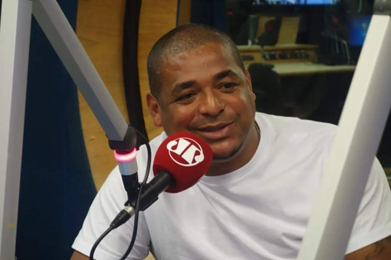 Vampeta aponta técnico estrangeiro “unânime” para assumir seleção brasileira