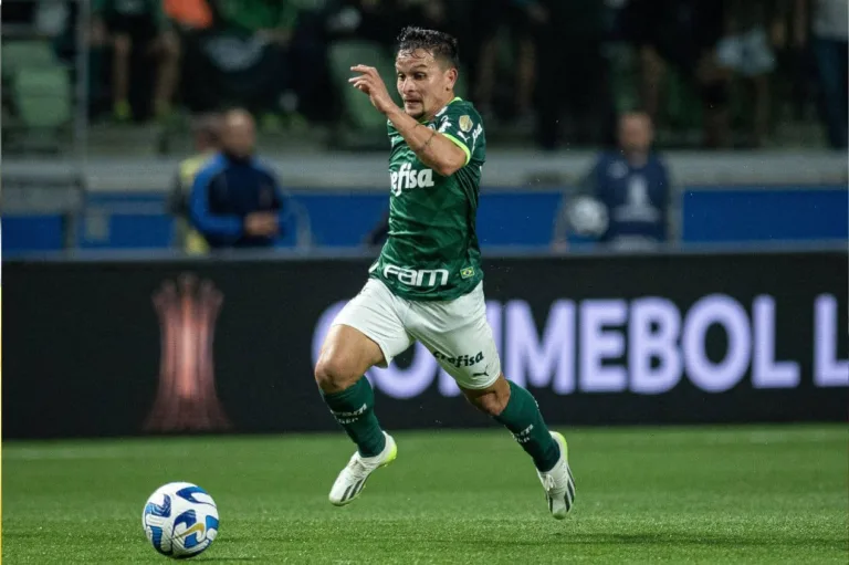 Palmeiras confirma terceira venda milionária em 2024 e tem mais duas “engatilhadas”