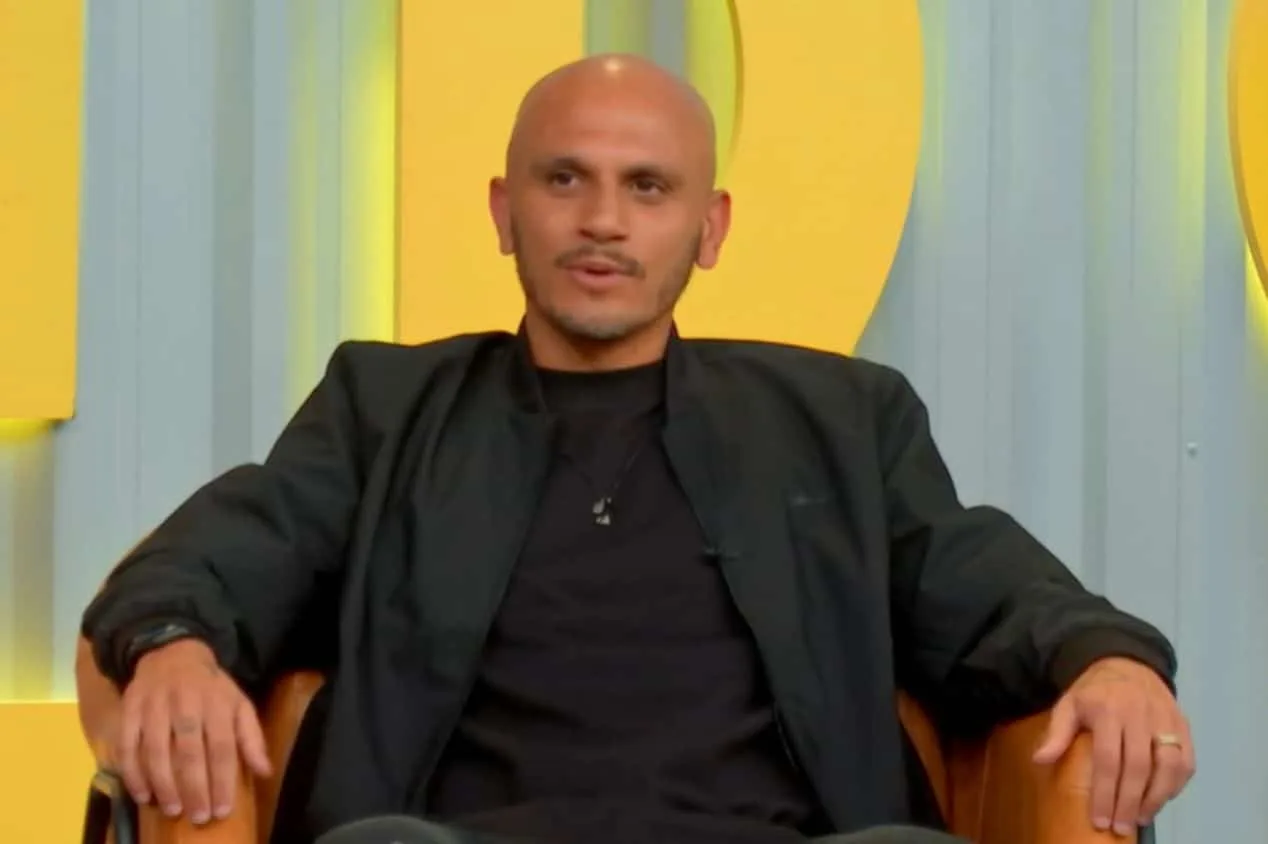 Fábio Santos, ex-Corinthians, assina com canal para ser comentarista