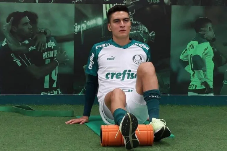 Palmeiras surpreende e encaminha saída de Atuesta; entenda a situação