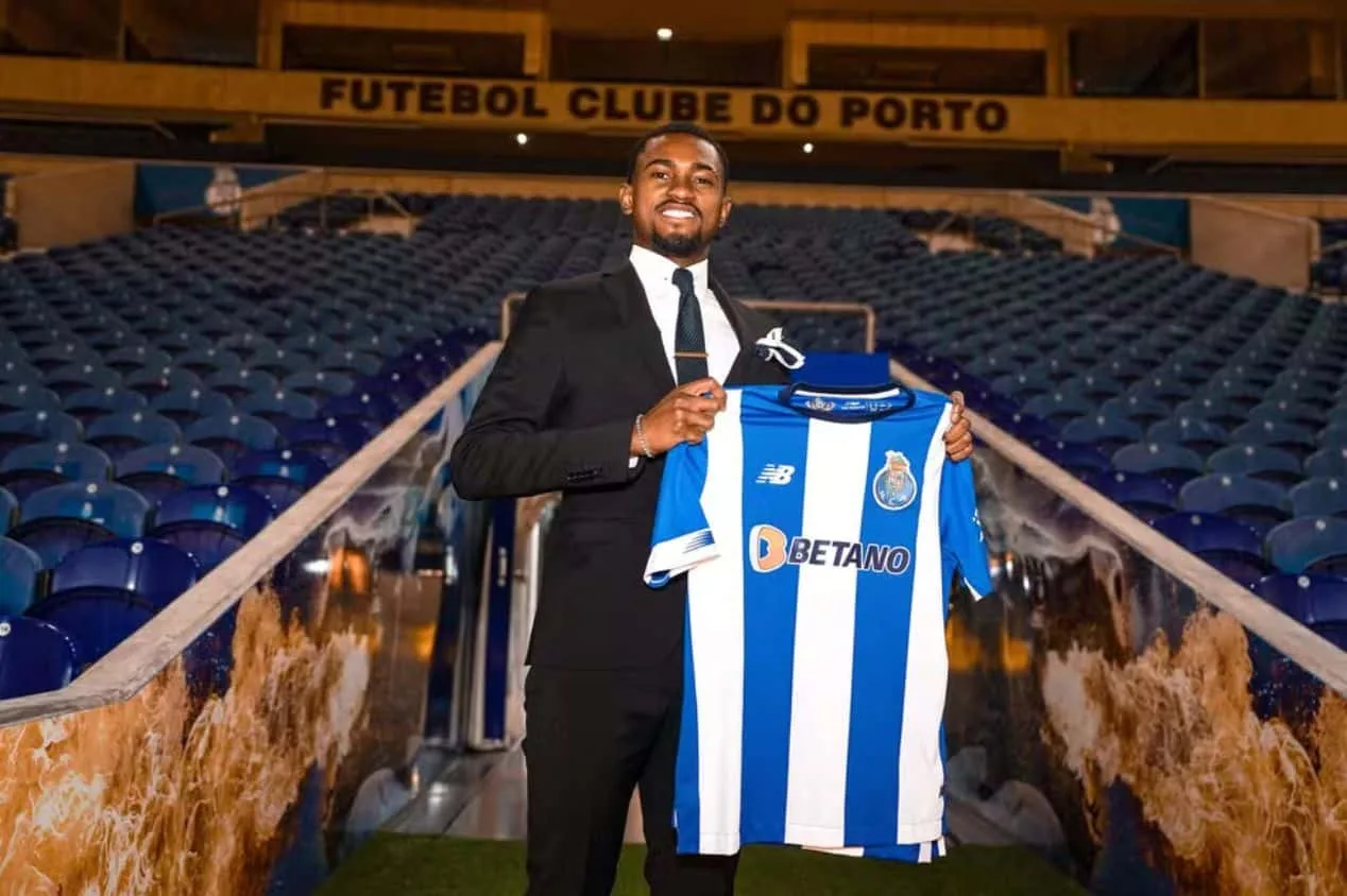 Flamengo aguarda bolada após transferência de zagueiro ao Porto; veja valores