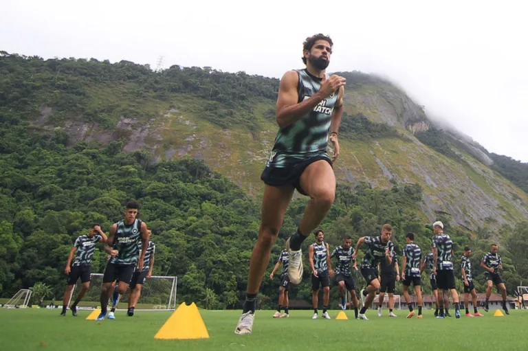 Botafogo não se acerta com Diego Costa e atacante deixa o clube