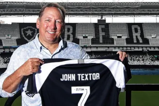Torcedores do Botafogo cobram "promessas" de John Textor; entenda o caso