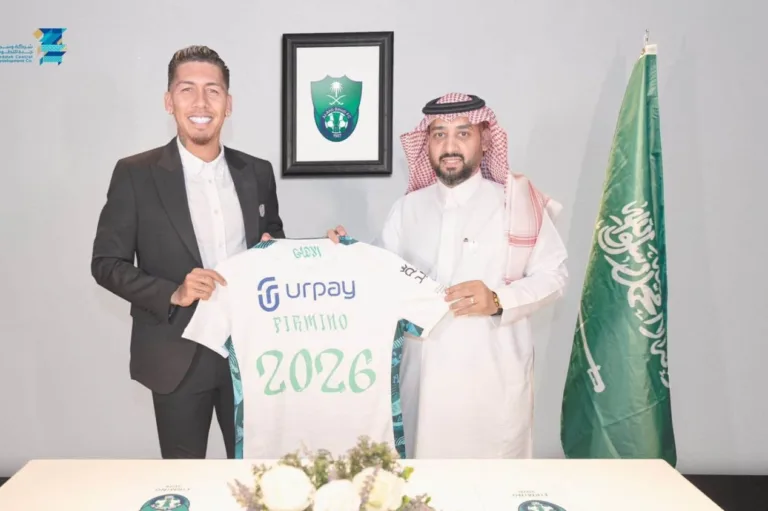 Roberto Firmino sinaliza permanência no futebol saudita