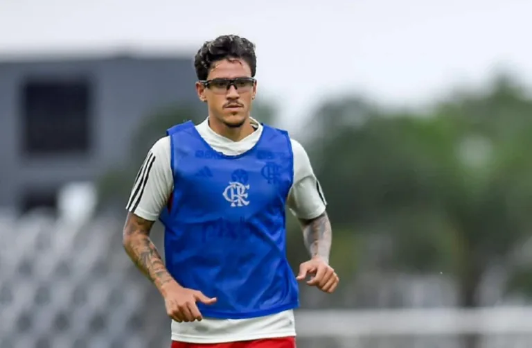Por que Pedro vem treinando com óculos escuros no Flamengo?