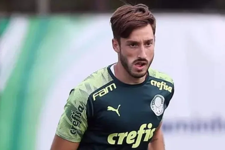 Flamengo sobe oferta por Viña, ex-Palmeiras; veja valores