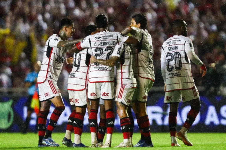 Djalminha alerta sobre o Flamengo e vê quatro clubes “mais fortes” no Brasileirão Série A