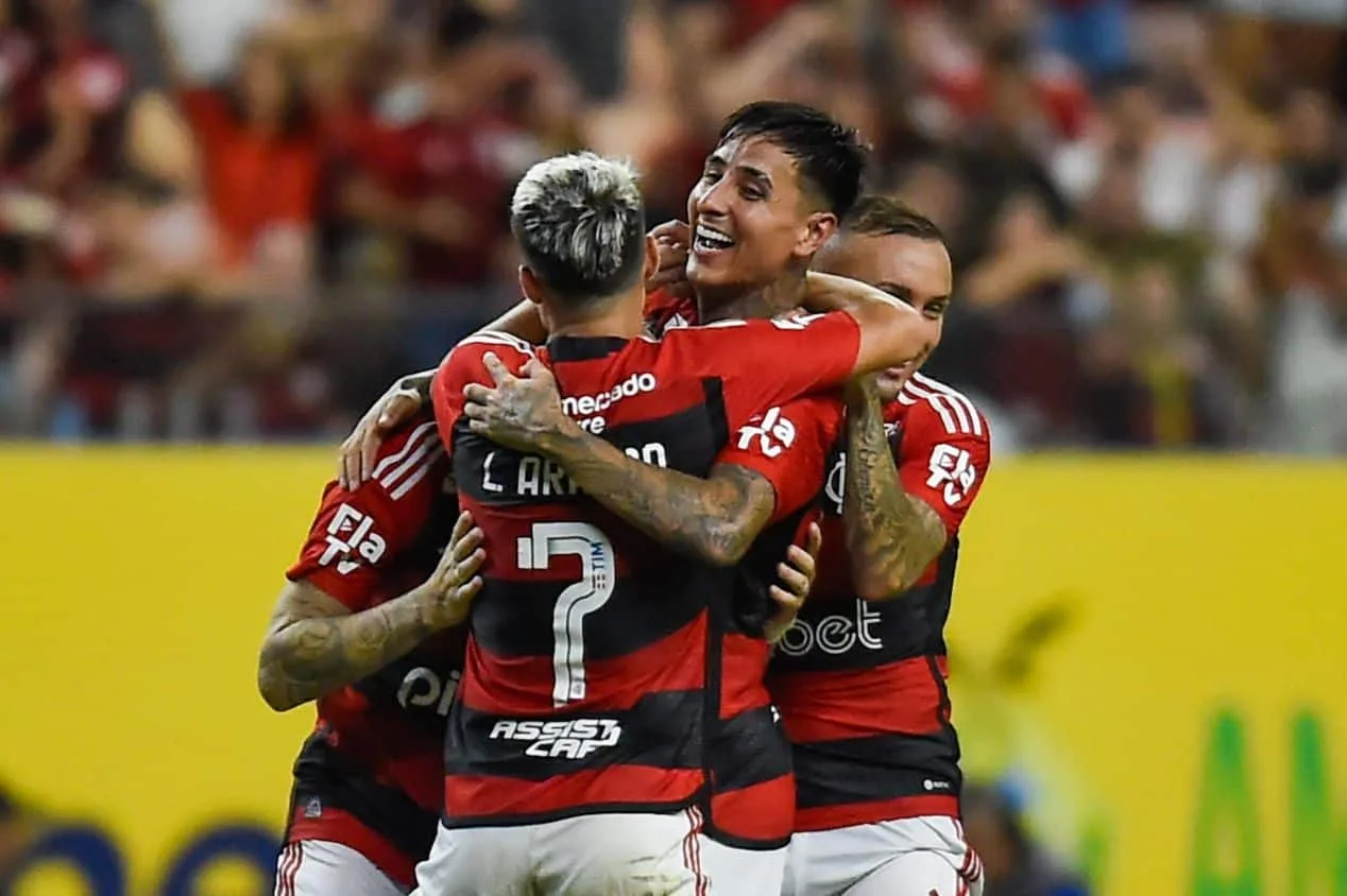 Casagrande não descarta mudança no time titular do Flamengo: “Alguém vai sair”