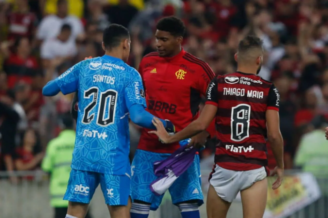 Flamengo tem economia na folha salarial após fechar venda milionária