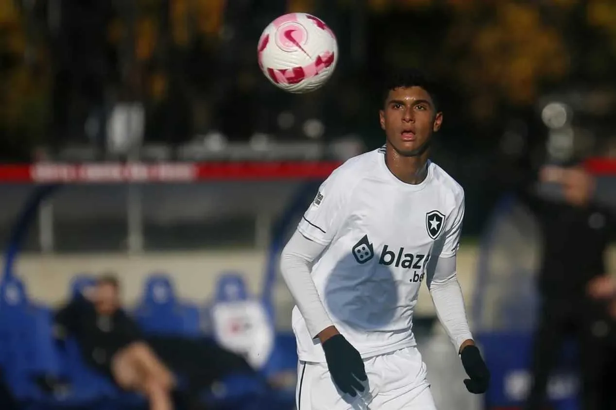 Zagueiro do Tiradentes pede desculpas a Bernardo Valim do Botafogo