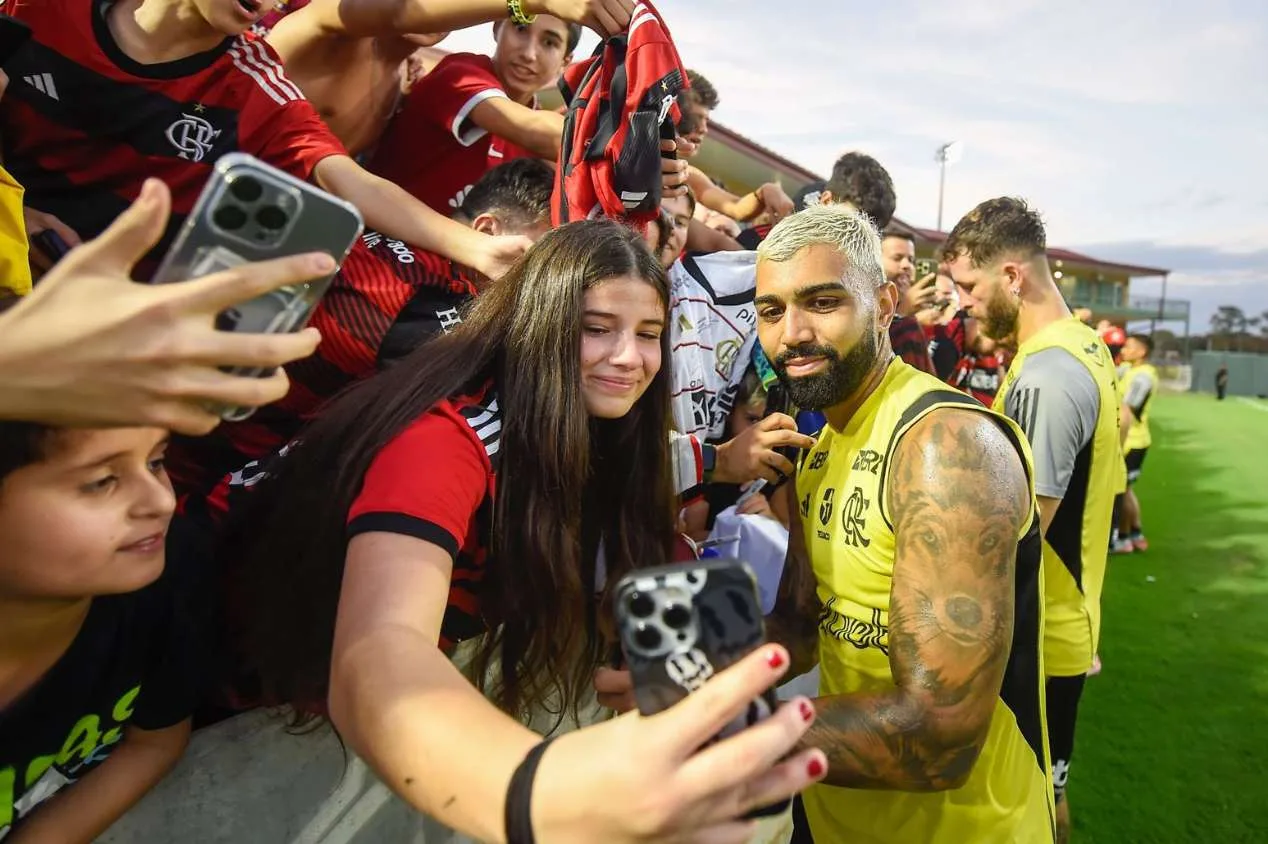 Mauro Cezar questiona assédio a Gabigol em Orlando