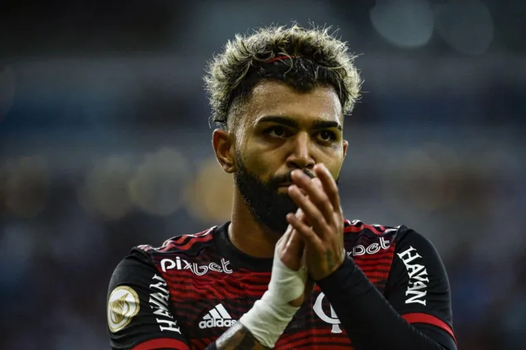 Gabigol não descarta saída do Flamengo e abre o jogo para Zico