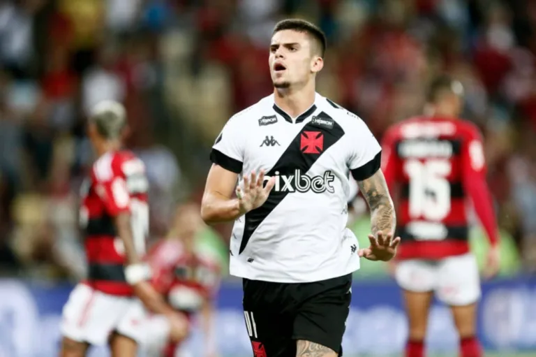 Vasco recebe oferta milionária e pode vender Gabriel Pec; veja valores