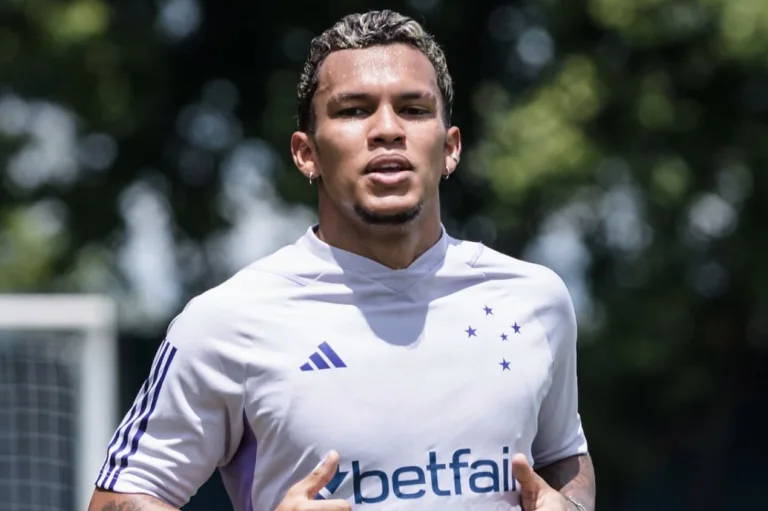 Cruzeiro atualiza situação médica de jogadores, incluindo Gabriel Veron