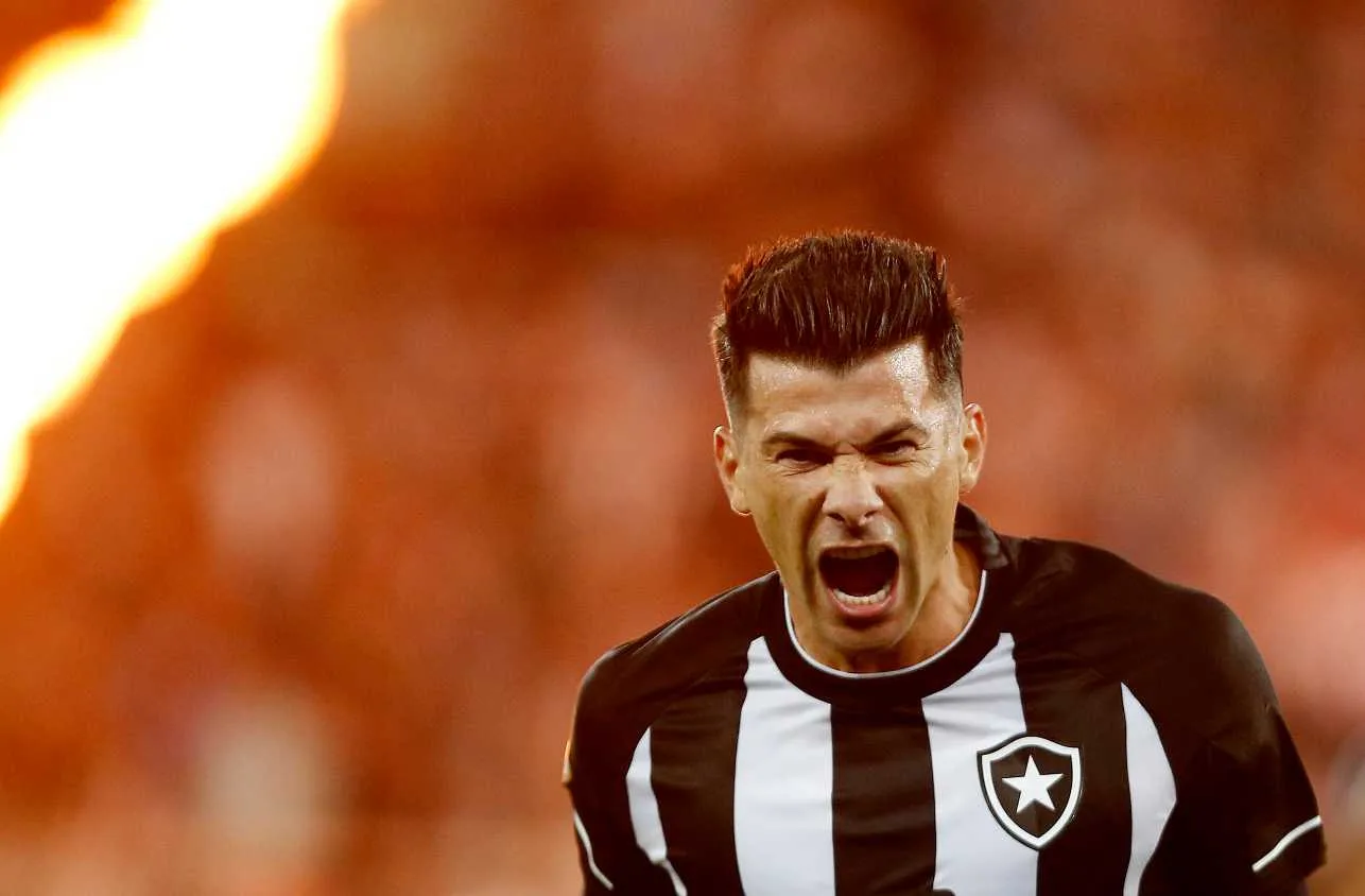 Zagueiro do Botafogo pode estar próximo do Bahia, opina Preto Casagrande