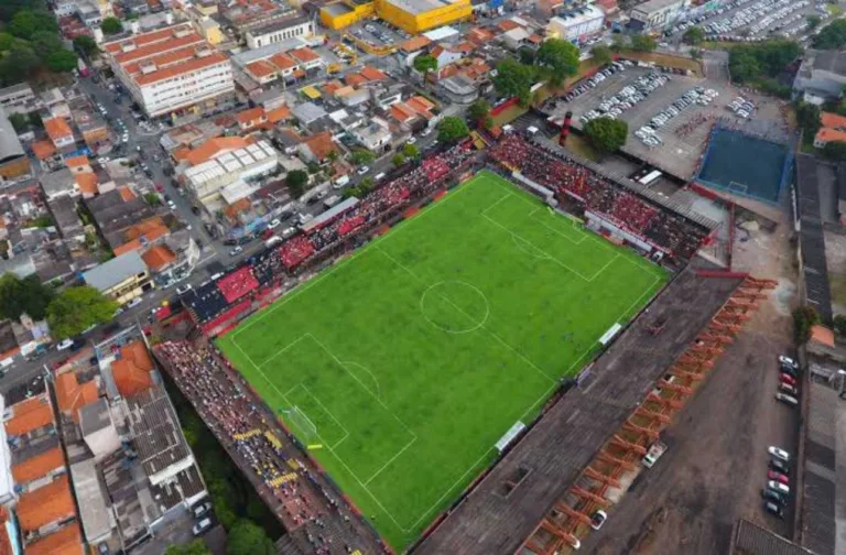 Vasco abre o placar após falha defensiva do Macapá; veja o gol