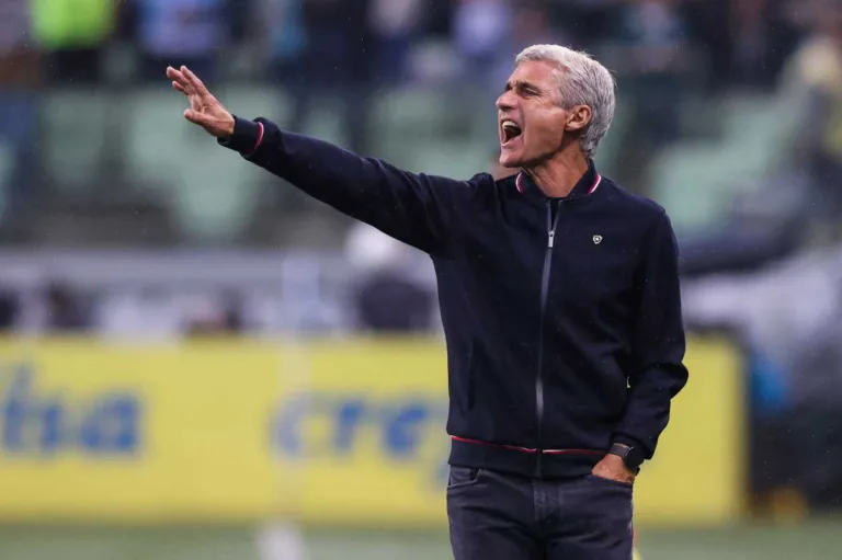 Ex-Botafogo e sucesso na Arábia Saudita, Luís Castro abre o jogo sobre possível retorno ao Brasileirão
