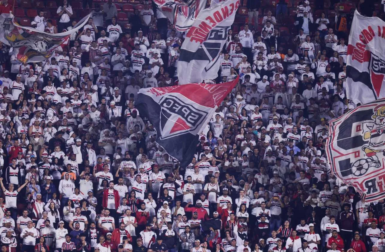 Efetivo, São Paulo anota dois contra o Corinthians no Majestoso; assista