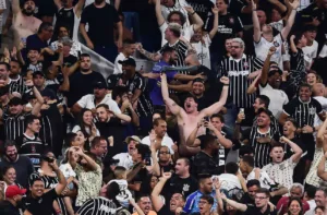 Corinthians x SPFC: Arthur Sousa desconta no apagar das luzes; assista