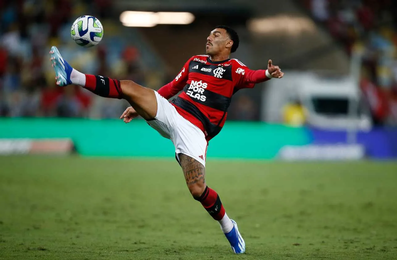 Agora vai? Corinthians sobe oferta por Matheuzinho, do Flamengo