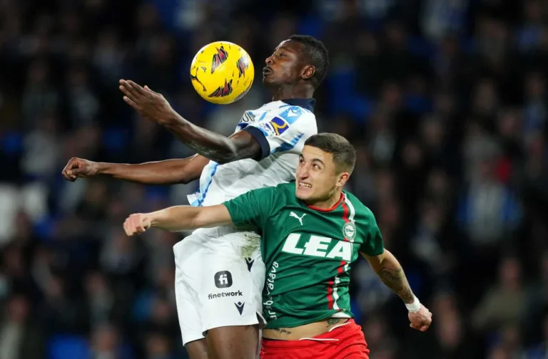 LaLiga: Real Sociedad busca o empate contra o Alavés no apagar das luzes