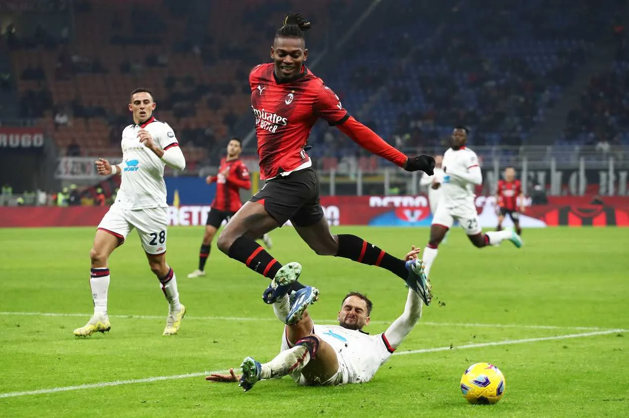 Milan goleia o Cagliari e avança às quartas de final da Copa da Itália