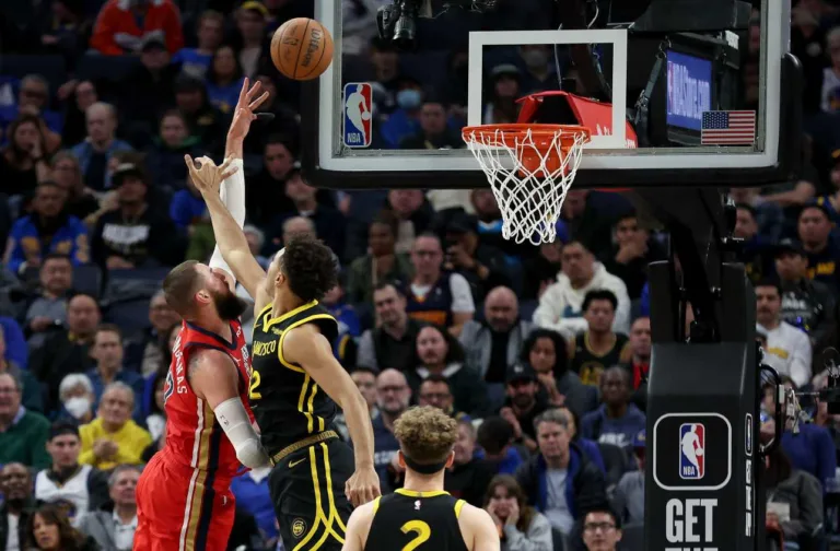 Warriors são vaiados em derrota para os Pelicans na NBA