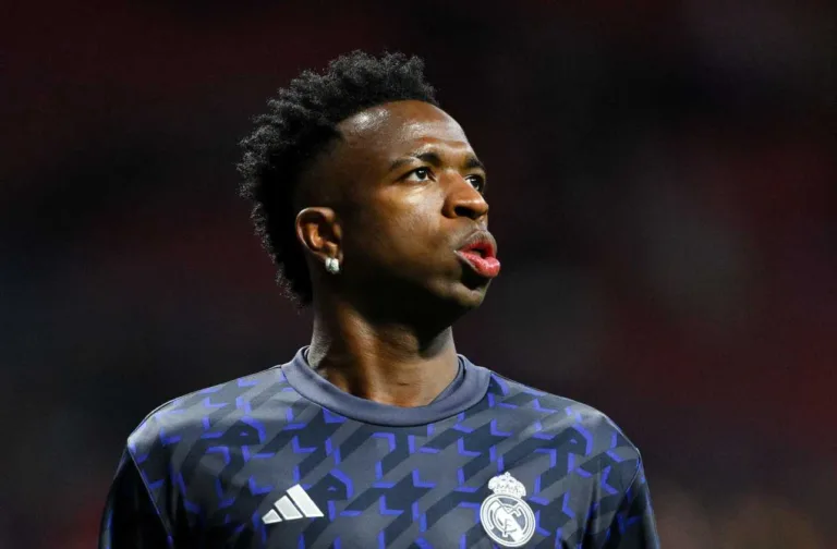 Torcedores do Atlético de Madrid lançam cânticos racistas contra Vini Jr.