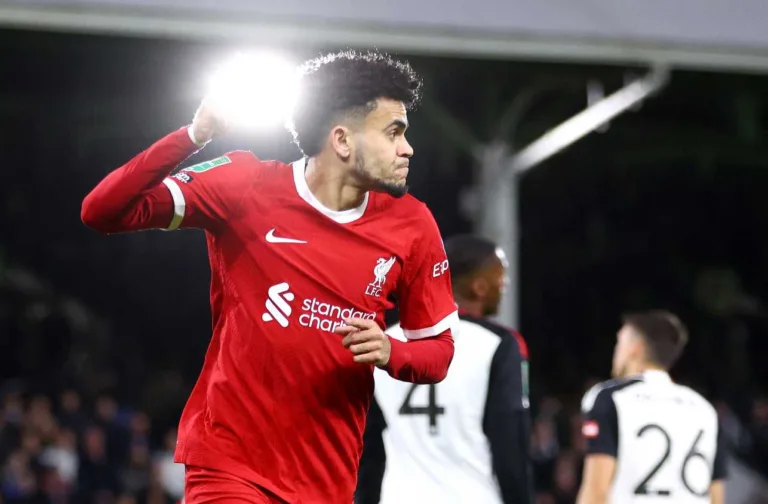 Luis Díaz é preciso e Liverpool marca o primeiro contra o Fulham; assista