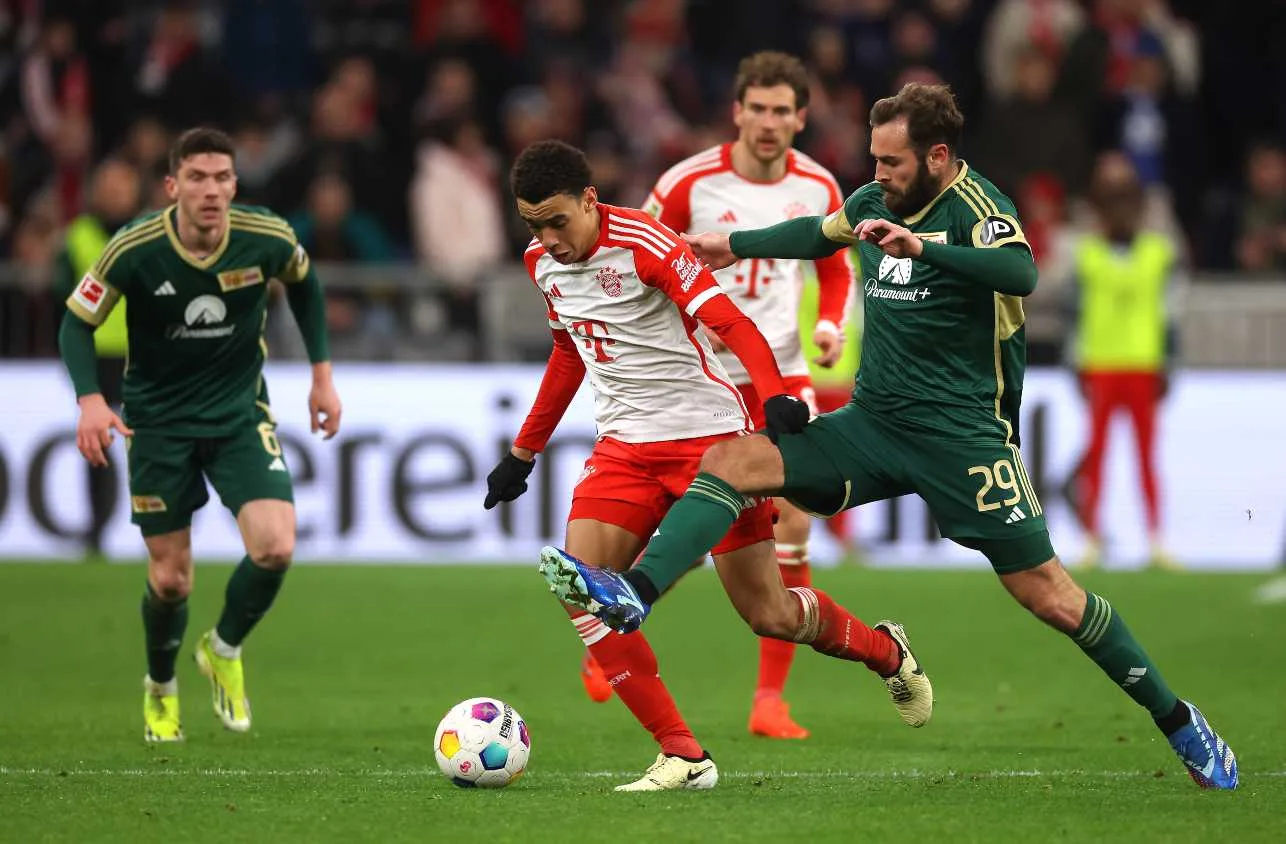 Raphael Guerreiro busca o ataque para conquistar a vantagem do Bayern de Munique; veja