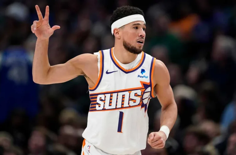 Devin Brooker volta a brilhar em vitória dos Suns sobre os Mavericks na NBA