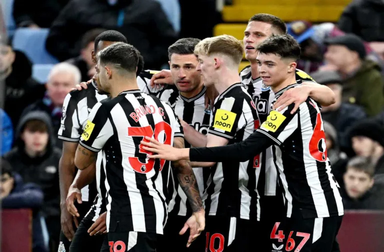 Zagueiro brilha em vitória do Newcastle sobre o Aston Villa