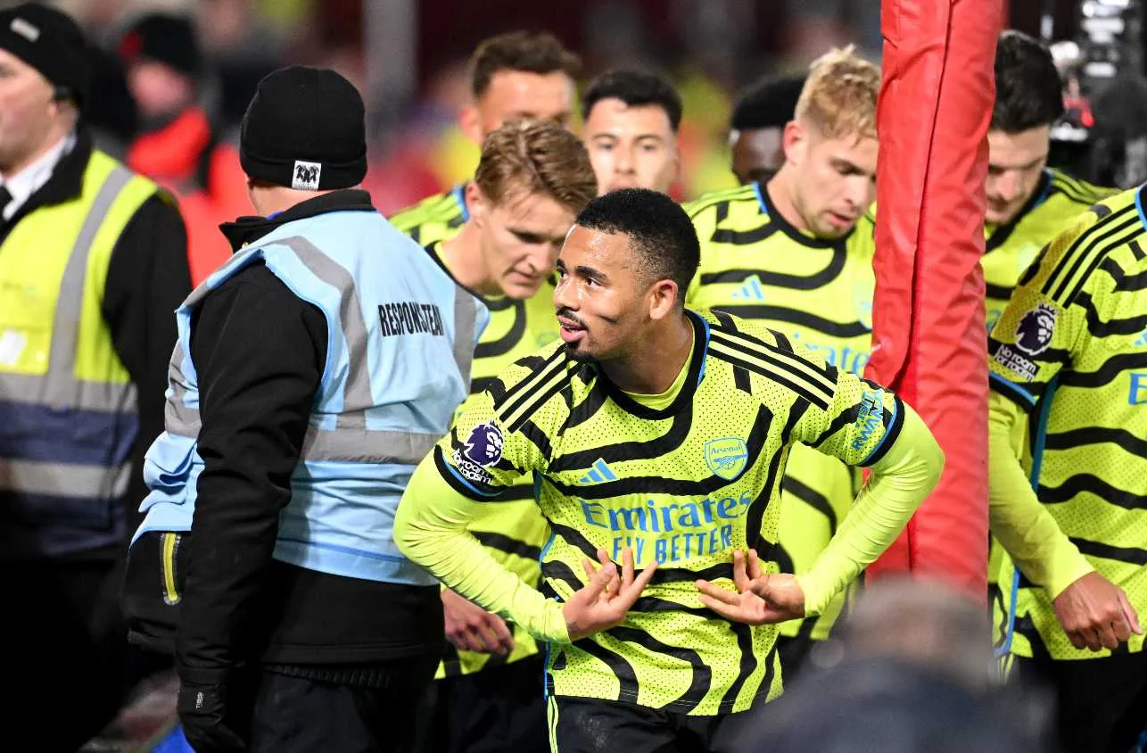 Arsenal anota dois e Nottingham Forest desconta após falha da defesa; veja