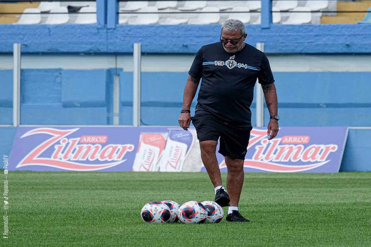 Hélio dos Anjos detona gramado de próximo jogo do Paysandu: “Horrível” 