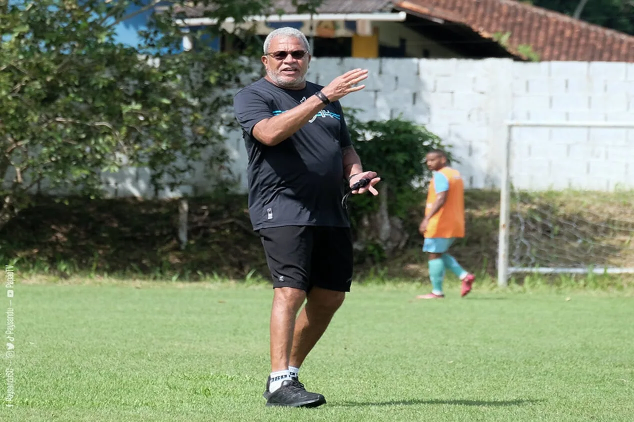 Hélio dos Anjos confirma desfalque no Paysandu: “Não conto com ele”