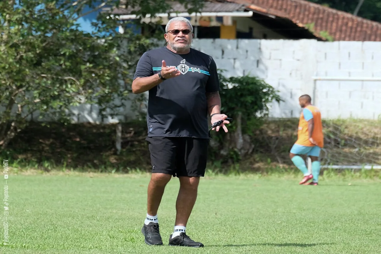 Hélio dos Anjos admite lesões no Paysandu e cita desequilíbrio físico