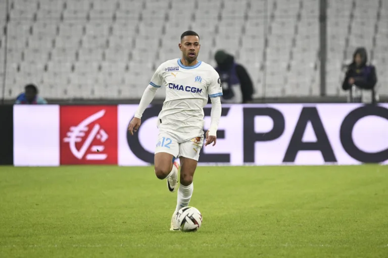 Al-Hilal se aproxima da contratação de Renan Lodi, segundo Ekrem Konur; veja valores 