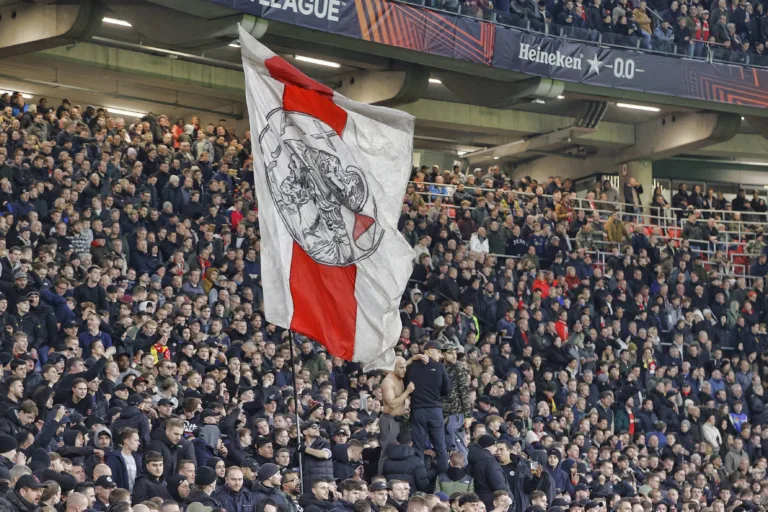 Maurits Hendriks, diretor esportivo do Ajax, deixa o clube